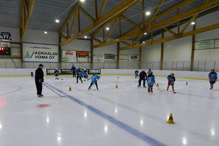Стажировка С.Н. Парамонова в международной хоккейной школе Leijona в Финляндии