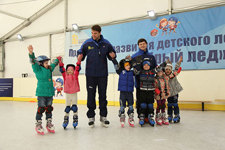Начало занятий на катках с синтетическим льдом