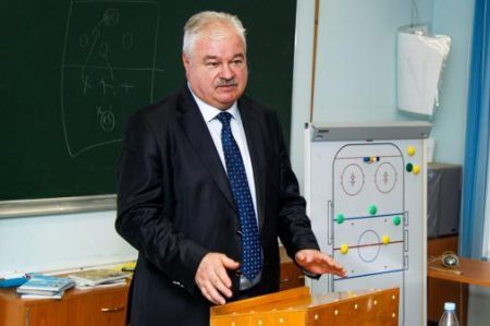 10 ноября в Академии хоккея выступил Владимир Анатольевич Плющев