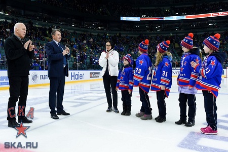 Церемония награждения команды девушек СКА-Аврора